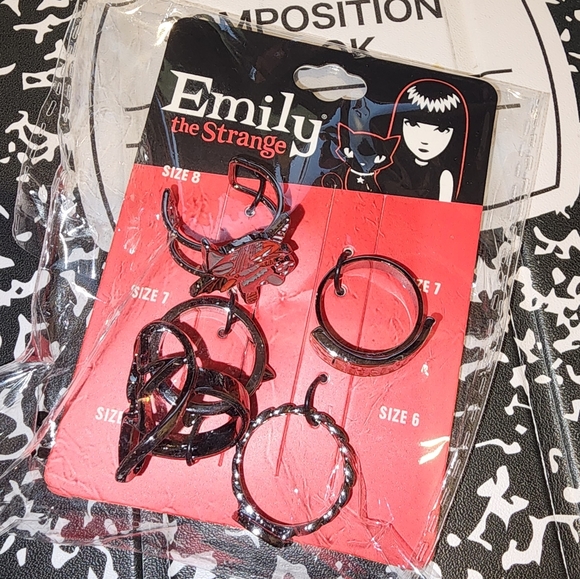Emily The Strange Icons Ring Set Gunmetal Gray Hot Topic Bioworld - Picture 2 of 4